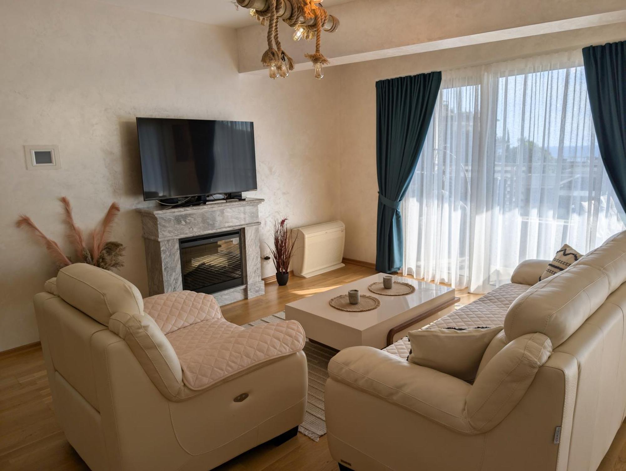 Lux Harmonia Apartment *